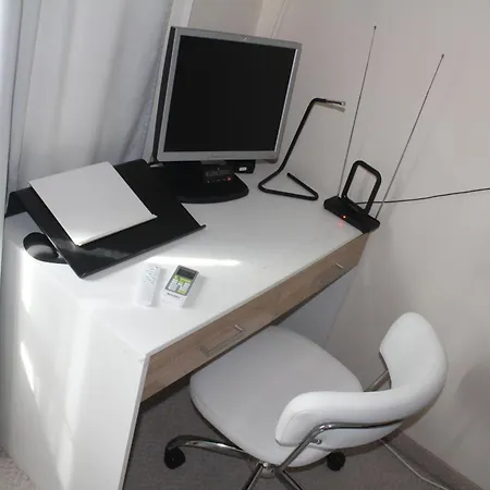 1-bedroom With Pool & Free Parking, 300 M To The Apartment *