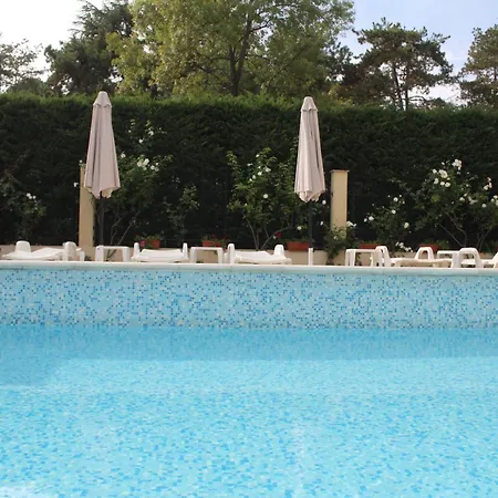 1-bedroom With Pool & Free Parking, 300 M To The Apartment Pomorie