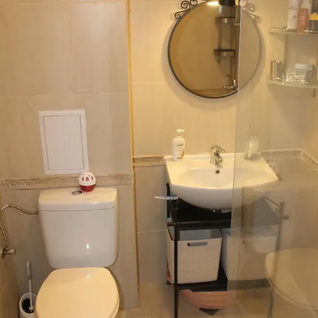 1-bedroom With Pool & Free Parking, 300 M To The 帕莫瑞