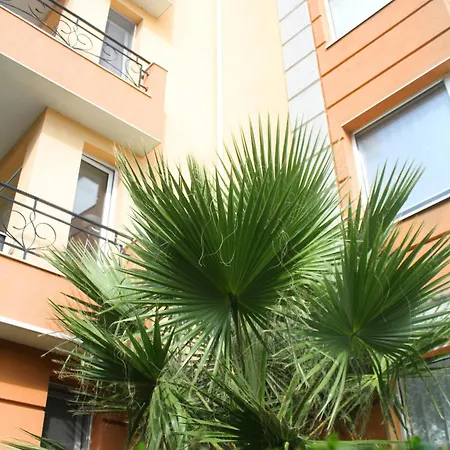 1-bedroom With Pool & Free Parking, 300 M To The