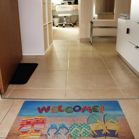 1-bedroom With Pool & Free Parking, 300 M To The