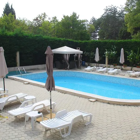 1-bedroom With Pool & Free Parking, 300 M To The * 帕莫瑞